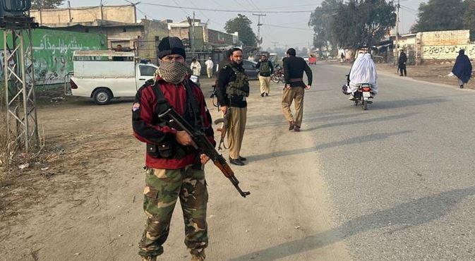 Four cops including SHO martyred in D I Khan terrorist attack