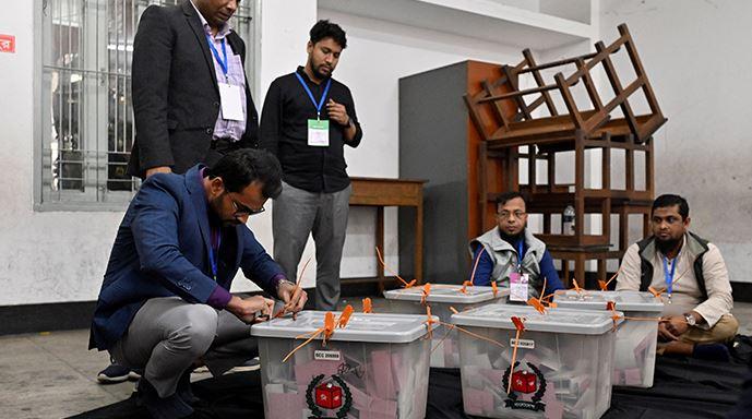 بنگلادیش کے 13ویں پارلیمانی انتخابات کیلئے پولنگ ختم، ووٹوں کی گنتی کا عمل شروع