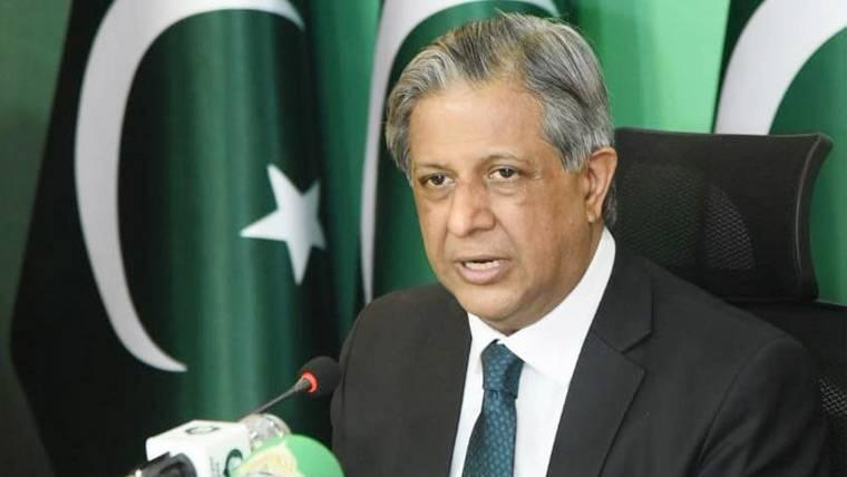 بانی پی ٹی آئی کی ایک آنکھ کی بینائی 6/6 اور دوسری کی عینک لگا کر 70 فیصد ہے، وزیر قانون