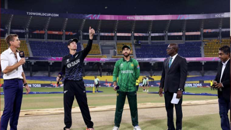 سپر ایٹ مرحلہ: پاکستان اور نیوزی لینڈ کا میچ بارش کے باعث تاخیر کا شکار