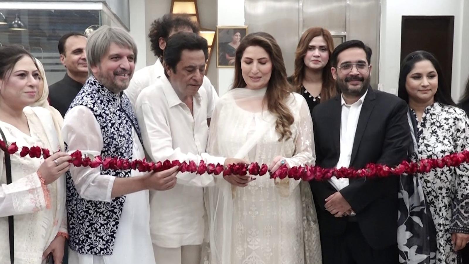 فلمی دنیا میں کامیابی کے بعد لالی وڈ  اداکارہ صائمہ نور نے بیوٹی سیلون کھول لیا