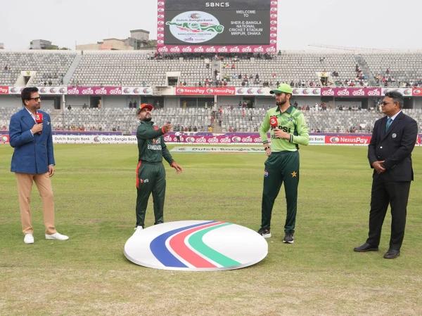 دوسراونڈے:پاکستان کی بنگلہ دیش کے خلاف بیٹنگ جاری