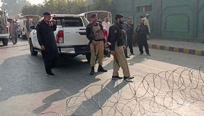 لکی مروت: دہشتگردوں کا پولیس وین پر حملہ، ایس ایچ او سمیت 7 اہلکار شہید