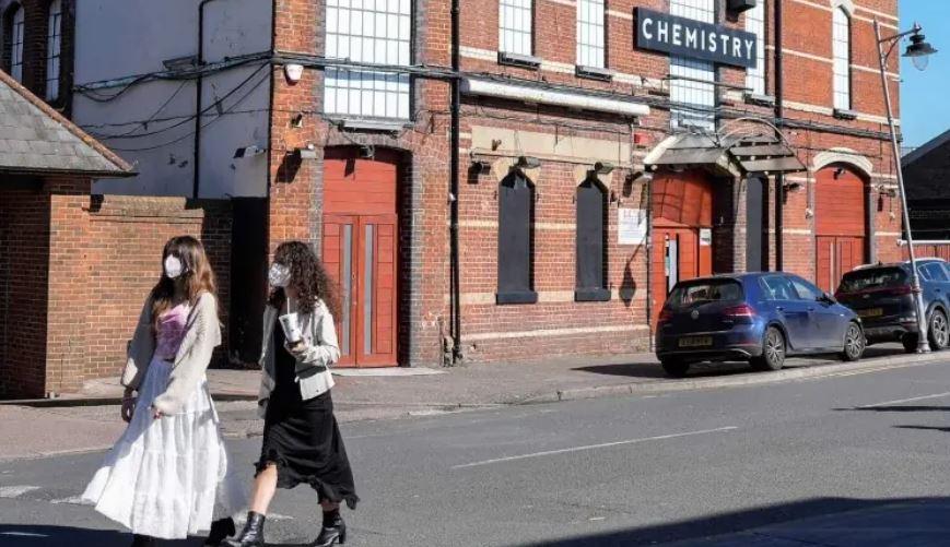 Number of suspected cases rises in deadly UK meningitis outbreak