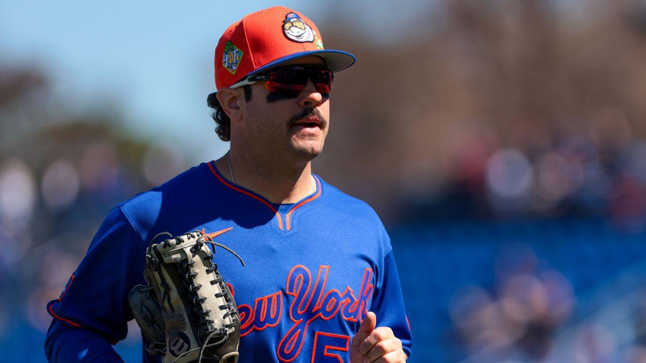 Mets to shuffle roster after OF Tauchman injured