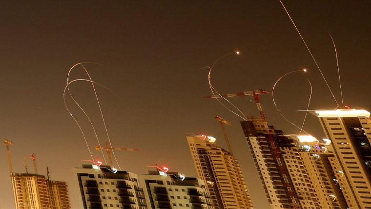 ایران کے اسرائیل کے مختلف علاقوں پر متعدد میزائل حملے، اسرائیلی صدر بال بال بچ گئے