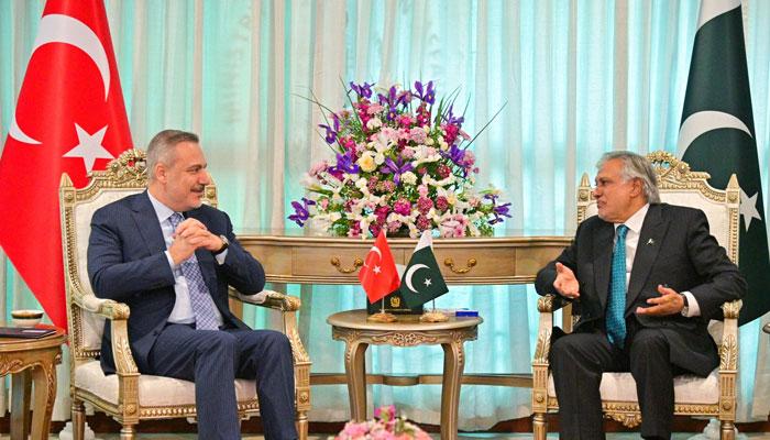 Ishaq Dar meets Turkish FM after Egypt talks; focus on Middle East de-escalation
