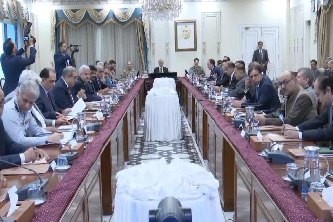 کمزور اور متوسط طبقے کو مزید ریلیف کی  فراہمی کیلئے کوشاں ، کمزور افراد کو تنہا نہیں چھوڑا جائے گا،وزیر اعظم 