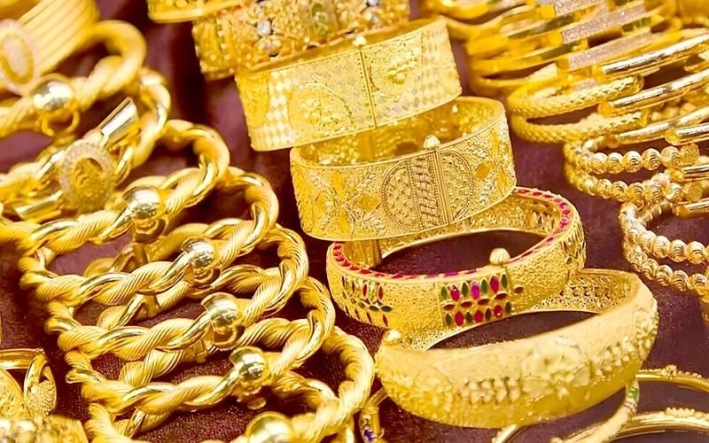 مہنگا سونا اچانک ہزاروں روپے سستا ، فی تولہ کتنے کا ہو گیا؟