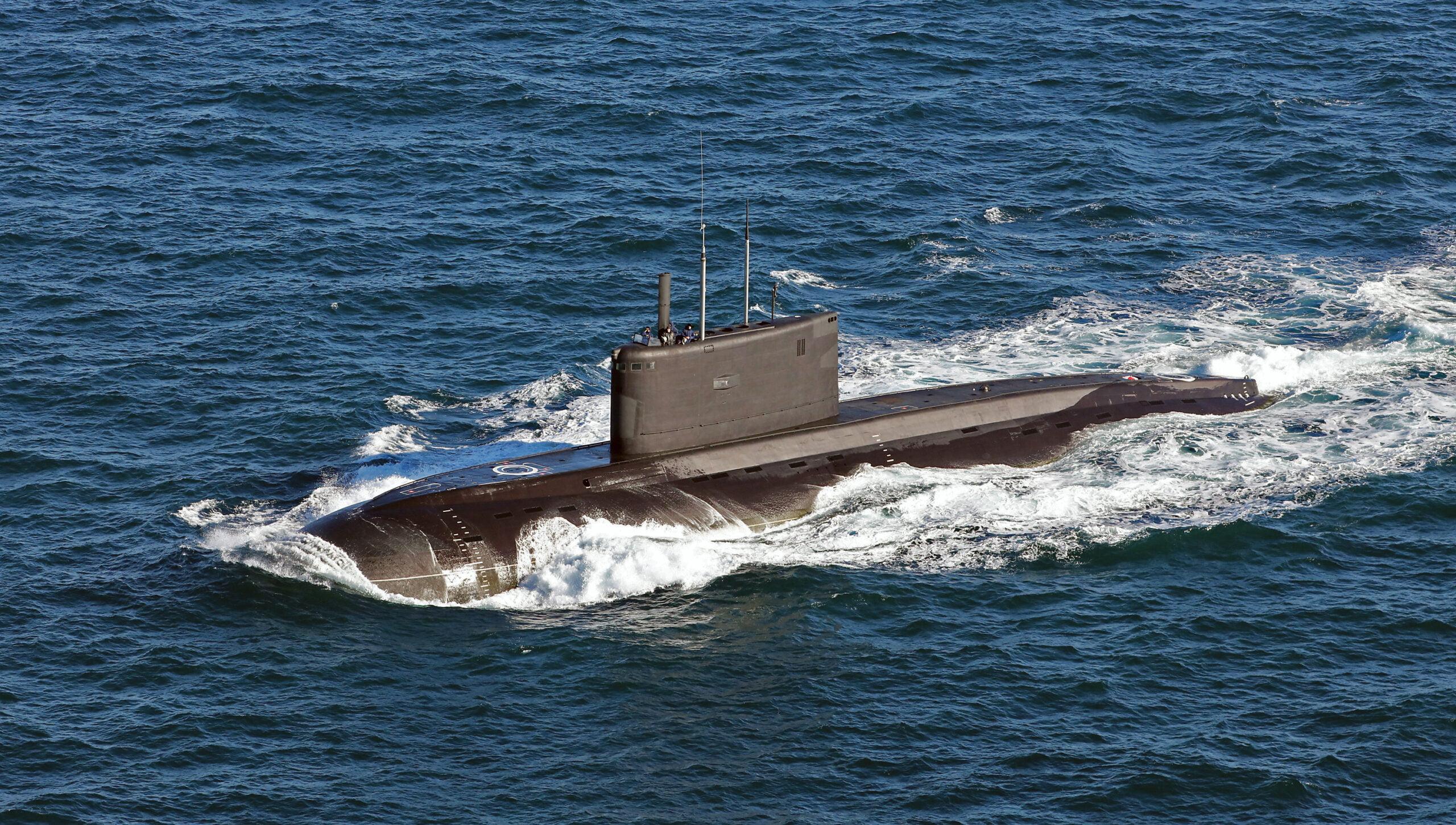 Russia chases away US submarine from its far east waters: Moscow