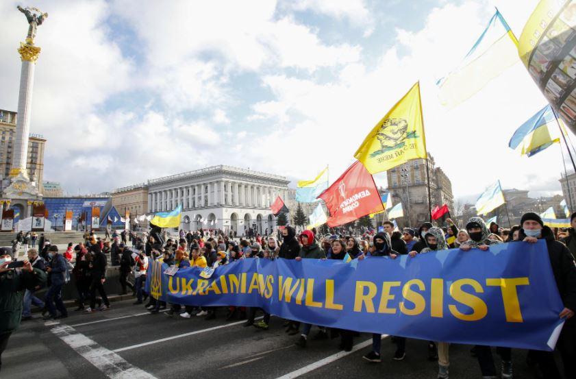 Thousands rally in Kyiv to show unity against Russian threat