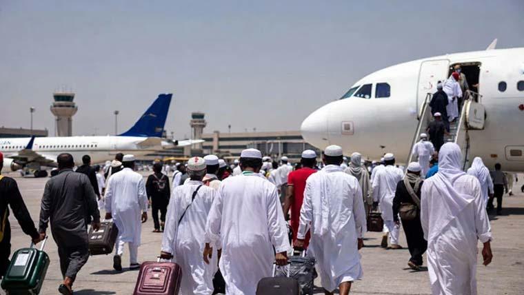 کراچی سے پہلی حج پرواز 160 عازمین کو لے کر سعودی عرب روانہ