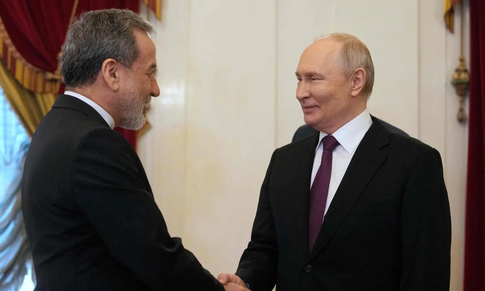  روس ایران اور خطے کے مفاد میں کچھ بھی کرنے کو تیار ہے، پیوٹن کی عراقچی سے ملاقات