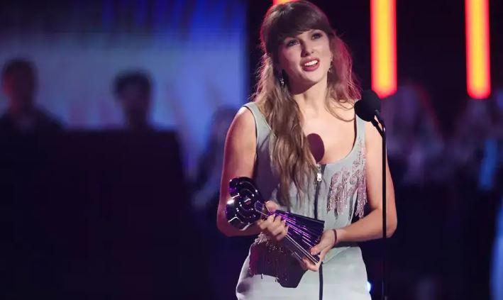 Taylor Swift files to trademark her voice, likeness to ward off AI deepfakes