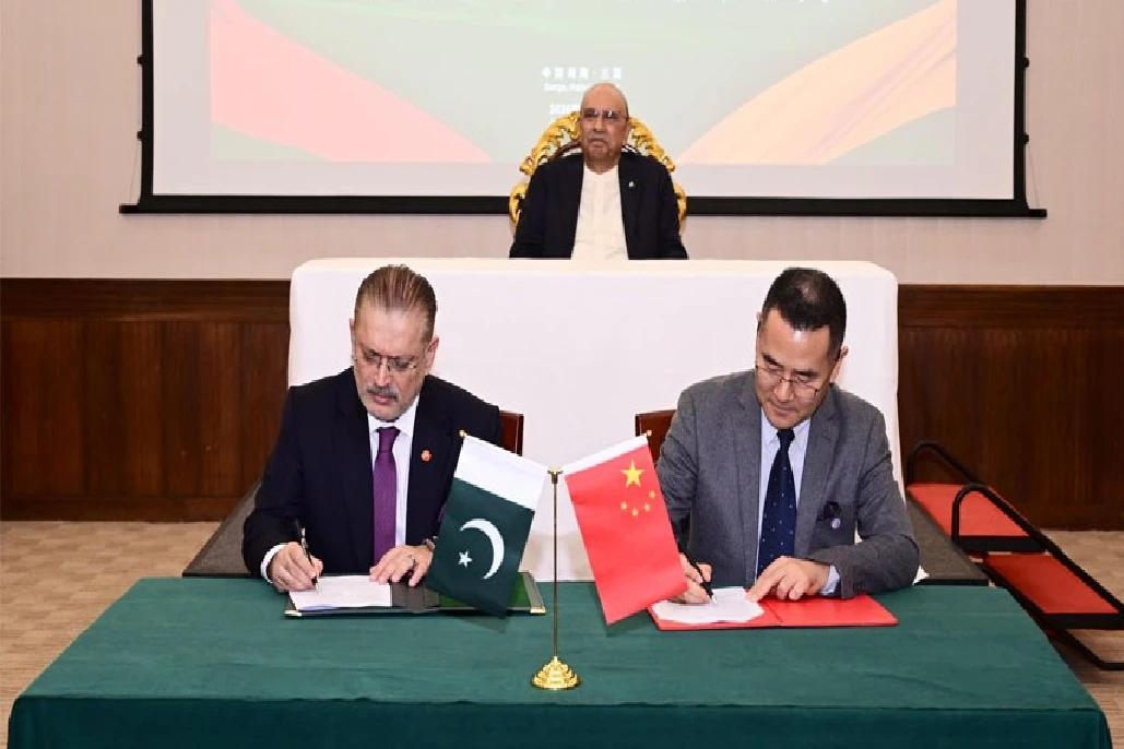 پاکستان اور چین کے اداروں کے درمیان دو مفاہمتی یادداشتوں اور معاہدے پر دستخط