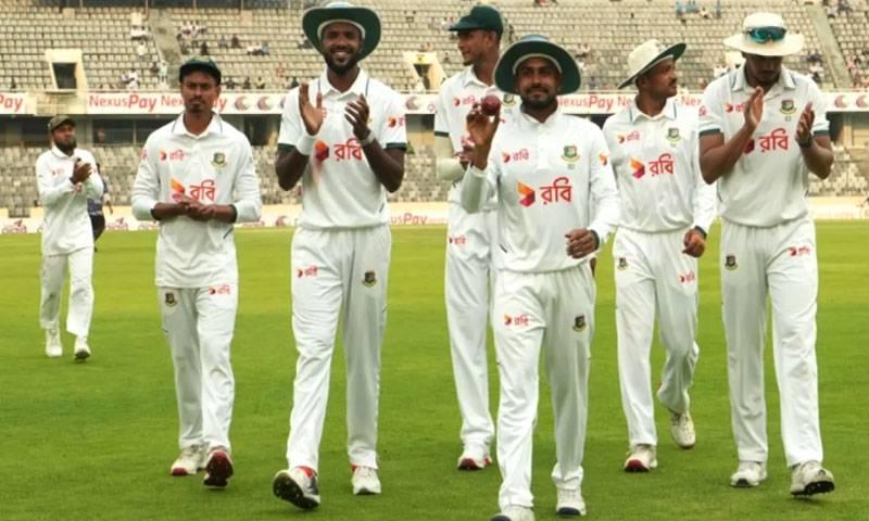 ڈھاکہ ٹیسٹ :تیسرے روز کا کھیل ختم، پاکستانی ٹیم پہلی اننگز میں 386 پرآل آؤٹ ہو گئی