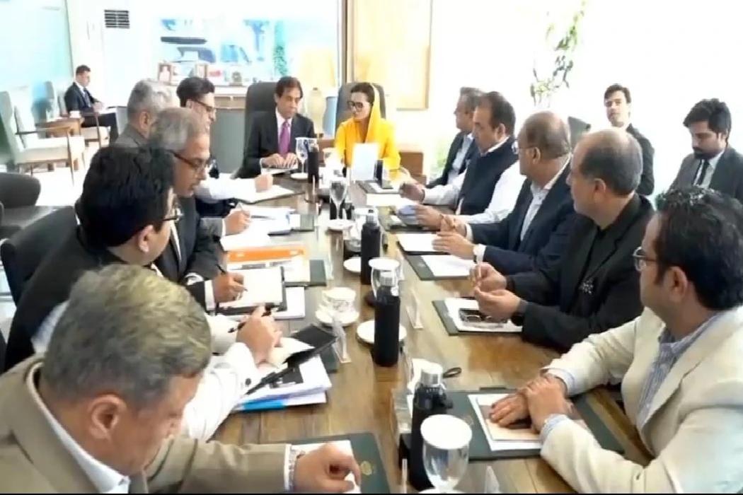  وفاقی وزیر ریلوے کی زیر صدارت ریلوے روٹس کی اپ گریڈیشن منصوبے کے حوالے سے جائزہ اجلاس