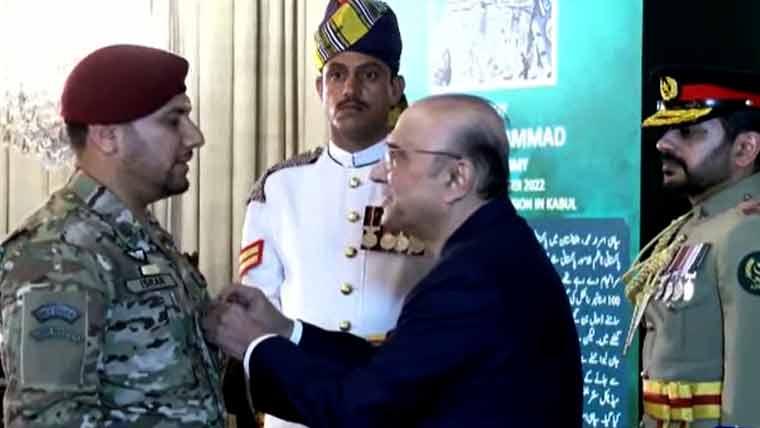 ایوانِ صدر میں فوجی اعزازات کی پروقار تقریب، افسران و جوانوں کو تمغوں سے نوازا گیا 