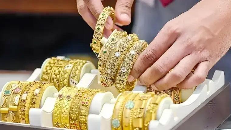 عالمی اور مقامی مارکیٹوں میں سونے کی قیمتوں میں حیران کن کمی،فی تولہ کتنے کا ہو گیا؟