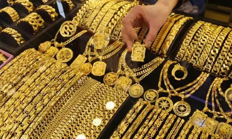 کاروباری ہفتے کے پہلے روز سونا مزید مہنگا، فی تولہ کتنے کا ہو گیا؟