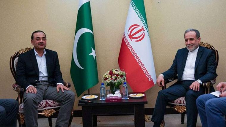 Field Marshal Asim Munir meets Iranian Abbas Araghchi to discuss Iran-U.S. talks