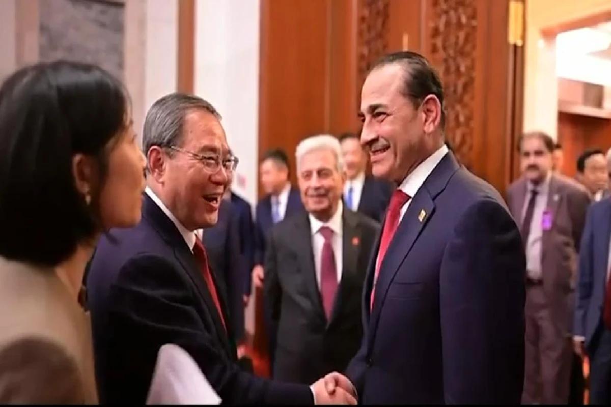 فیلڈ مارشل سید عاصم منیر کی چینی وزیراعظم لی چیانگ سے غیر رسمی ملاقات