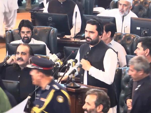 خیبرپختونخوا کا 2122 ارب کا بجٹ پیش، تنخواہ و پنشن میں 7 فیصد اضافہ ،کم سے کم اجرت 45 ہزار مقرر