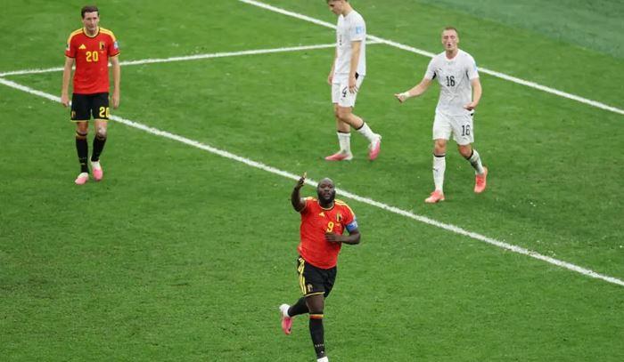 Belgium into World Cup last 32 with New Zealand rout