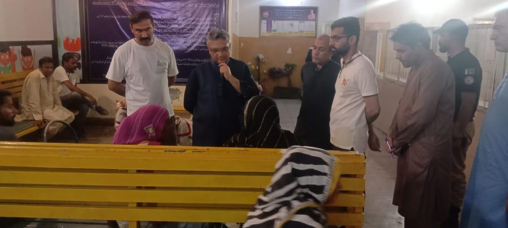 انسپکٹر جنرل جیل خانہ جات پنجاب سالک جلال کا ڈسٹرکٹ جیل لاہور کا اچانک دورہ، غفلت پر فوری کارروائی