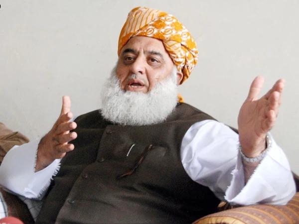 پاک فوج کے خلاف مبینہ بیان بازی، عدالت نے مولانا فضل الرحمٰن کو 28 جولائی کو طلب کر لیا