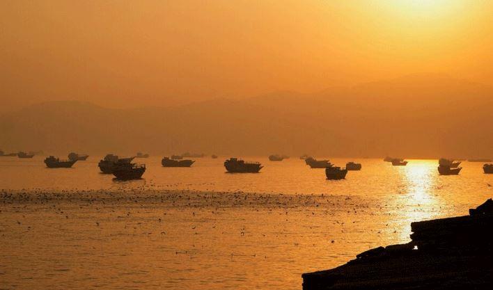 UAE says Iran targeted tanker as Tehran says Hormuz deal with Oman close