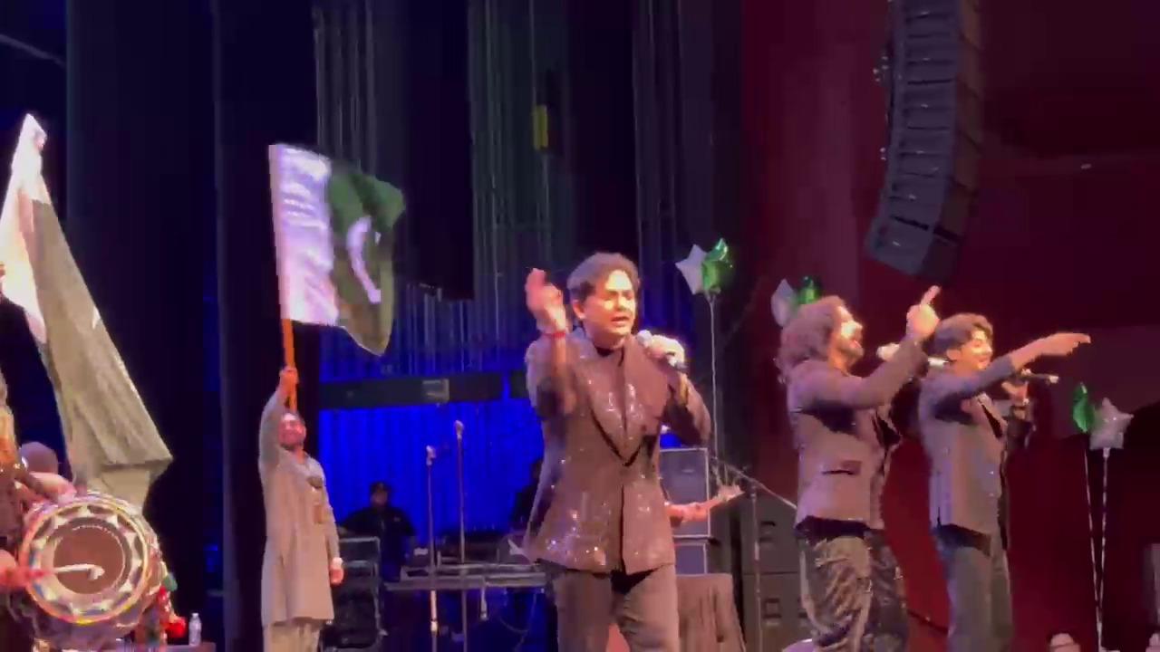 پٹیالہ گھرانے کے نامور گائیک راگا بوائز کی امریکا میں جشن آزادی کے شوز میں شاندار پرفارمنسز