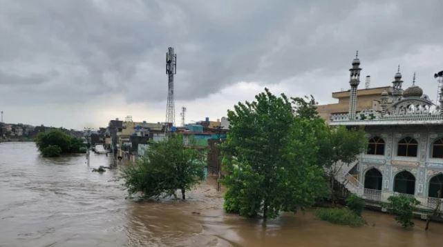 راولپنڈی، اسلام آباد میں طوفانی بارش، نالہ لئی بپھر گیا، فوج طلب، تعلیمی اداروں میں تعطیل