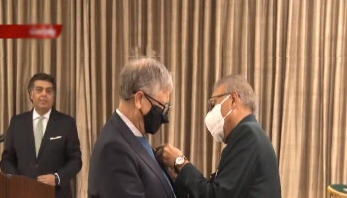 بل گیٹس کو ہلال پاکستان کے اعزاز سے نواز دیا گیا