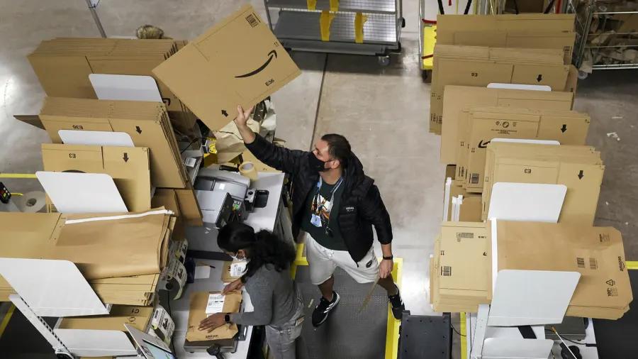 Amazon accepts visa credit cards in global truce over fees