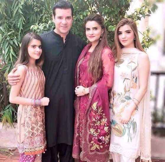 اداکار معمر رانا کی بیوی نے لاہور کی فیملی عدالت سے خلع لے لیا
