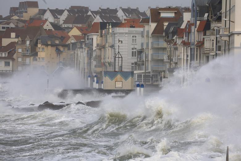 Storm Eunice: Nine killed as fierce winds batter UK, northern Europe 