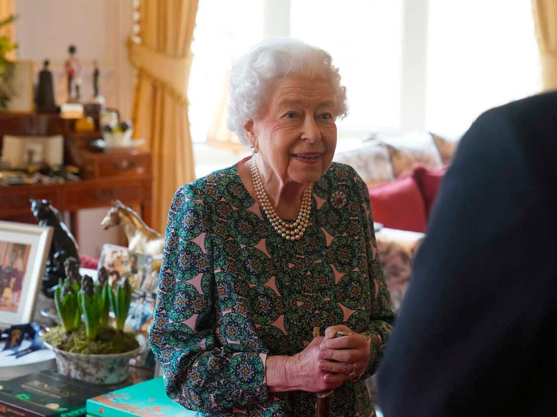 ملکہ برطانیہ الزبتھ دوم  کا کورونا ٹیسٹ مثبت آگیا