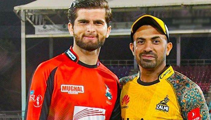 پشاور زلمی اور لاہور قلندرز کا میچ برابر، فیصلہ سپر اوور پہ چلا گیا