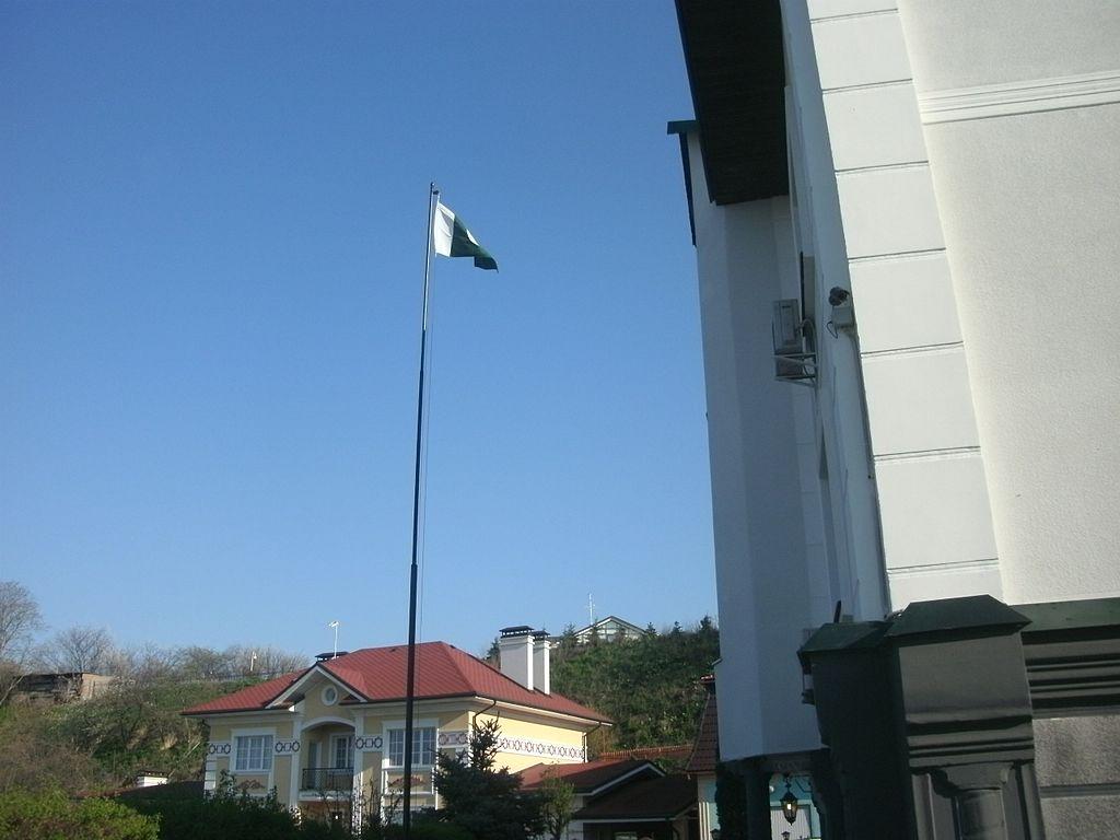 روس یوکرین تنازع:   پاکستانی سفارتخانے کی طلبا کو ’محفوظ شہر ‘پہنچنے کی ہدایت