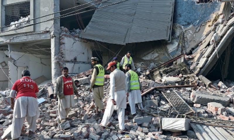 Two die, eight injured in Lahore roof collapse