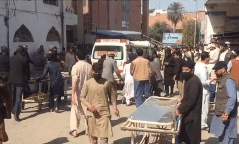 پشاور :  جامع مسجد میں  دھماکہ،57افراد جاں بحق، متعدد زخمی