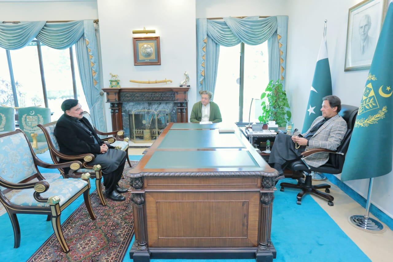 وزیر اعظم سے وزیر داخلہ شیخ رشید کی ملاقات، ملک کی سکیورٹی صورتحال پر تبادلہ خیال