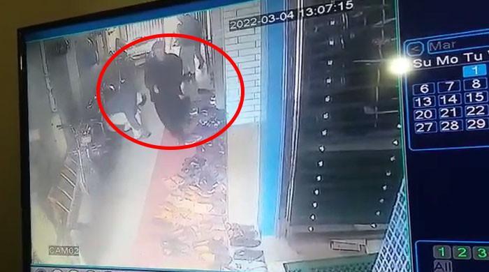 پشاور کی جامع مسجد میں ہونے والے دھماکے کی  سی سی ٹی وی فوٹیج  سامنے آگئی 