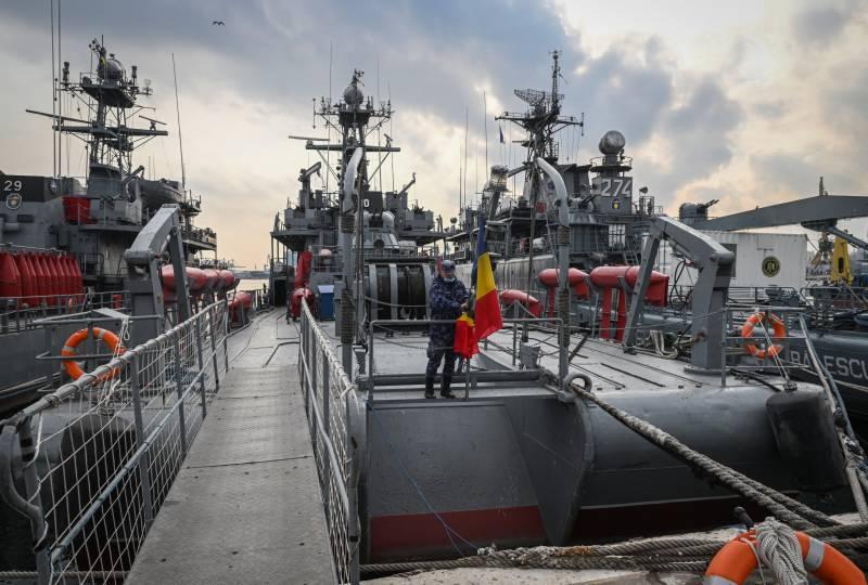 Russian forces block strategic Ukrainian port Mariupol