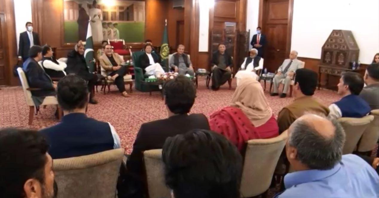 دورہ کراچی: وزیر اعظم سےارکان سندھ اسمبلی اور پارٹی کی صوبائی قیادت کی ملاقات