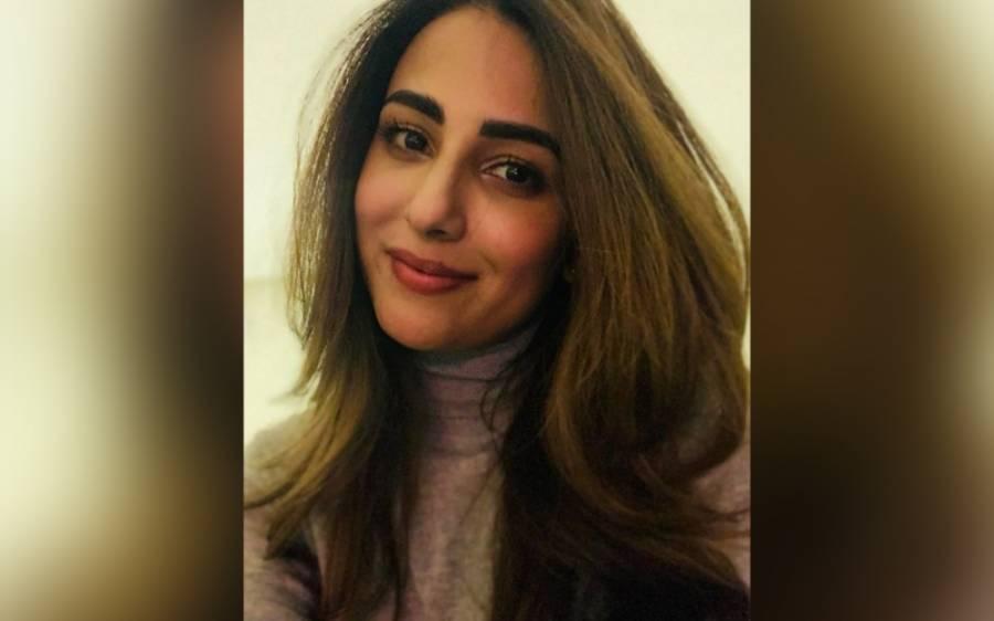 مغربی لباس میں ملبوس اشنا شاہ اور فیروز خان کی نئی تصاویر سوشل میڈیا پر وائرل