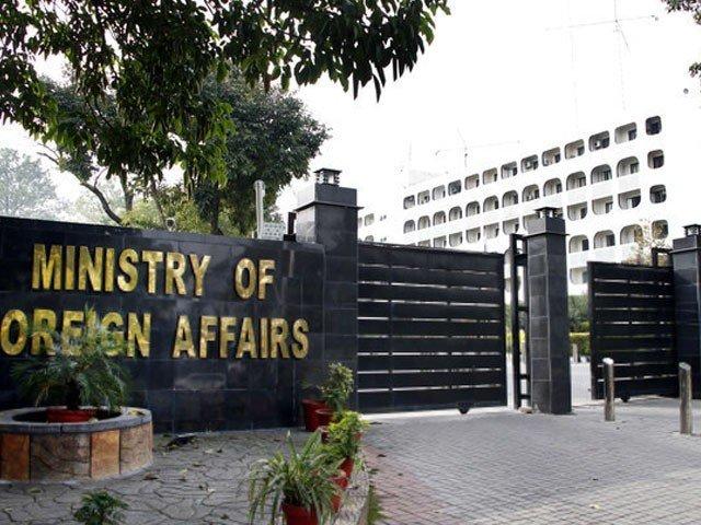 پاکستان نے بھارت سے میزائل گرنے کے معاملے پر سوالات کے جوابات مانگ لیے