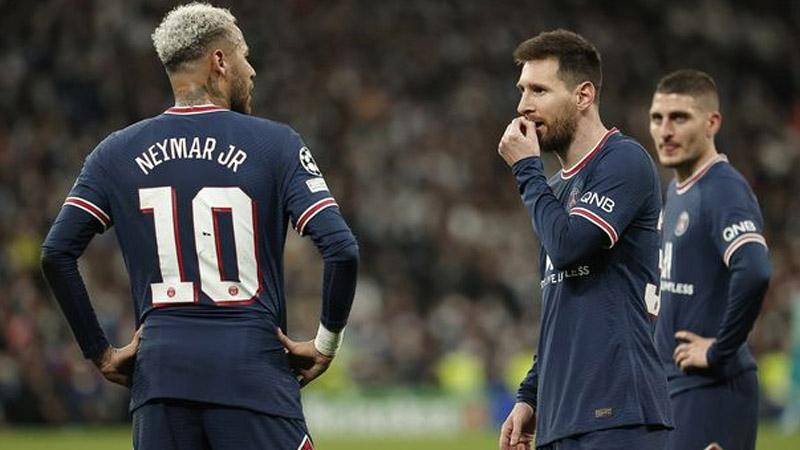 PSG fans whistle their players, with exception of Mbappe