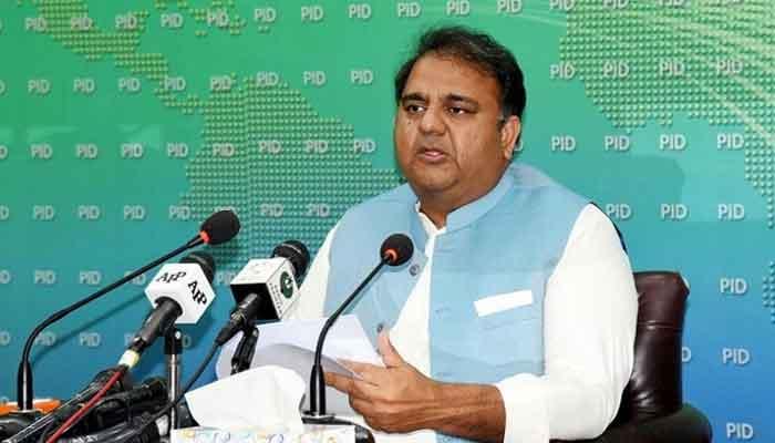 اپوزیشن تحریک واپس لے، دیکھتے ہیں بدلے میں کیا دیا جاسکتا ہے: فواد چوہدری